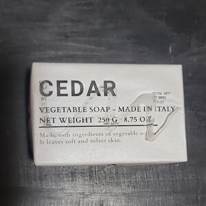 NEW Cedar Vegetable Solid Soap Made In Italy 8.75 Oz 250 G